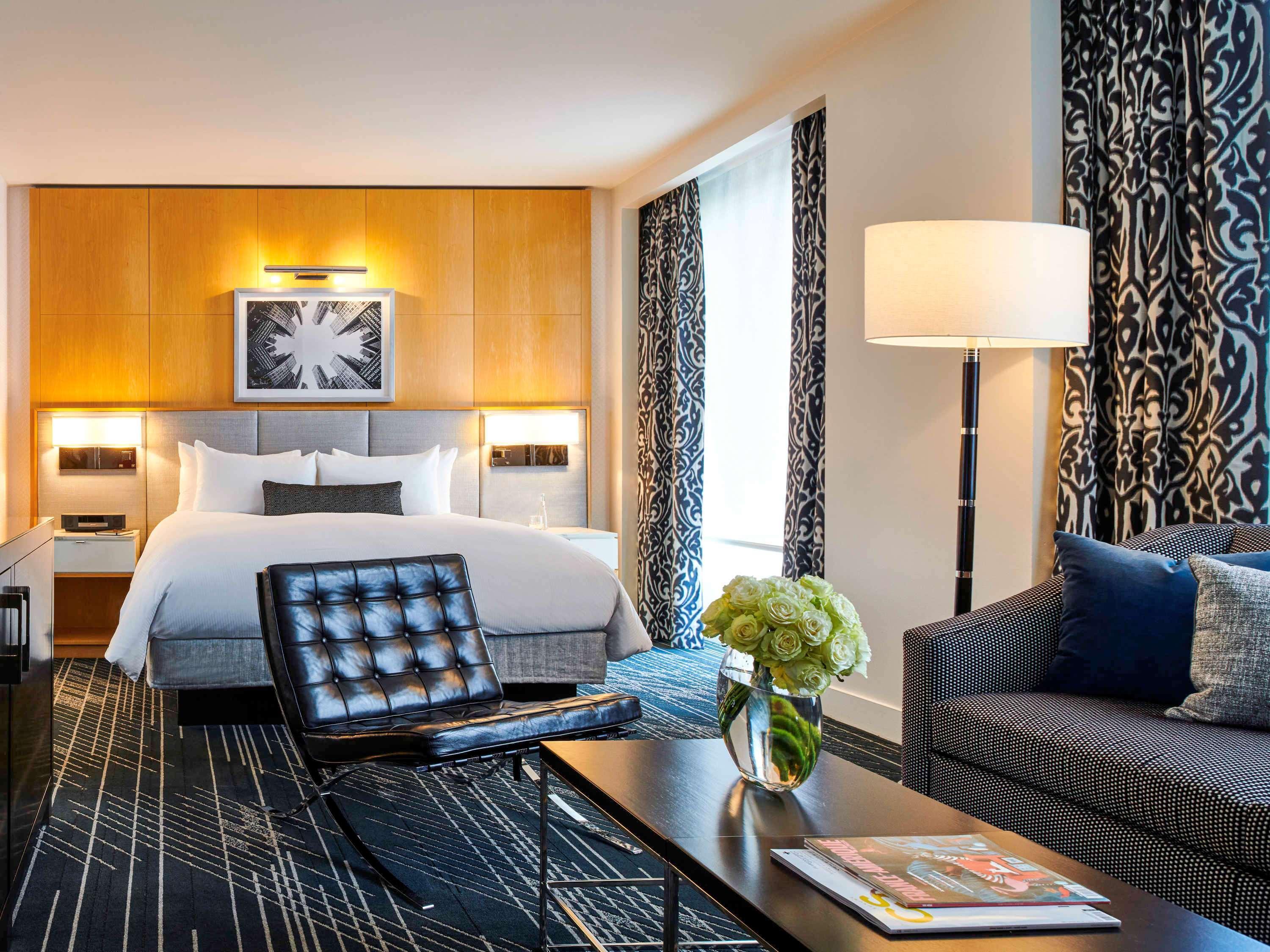 Hotel Sofitel Chicago Magnificent Mile Exteriér fotografie A suite at the Hotel Commonwealth