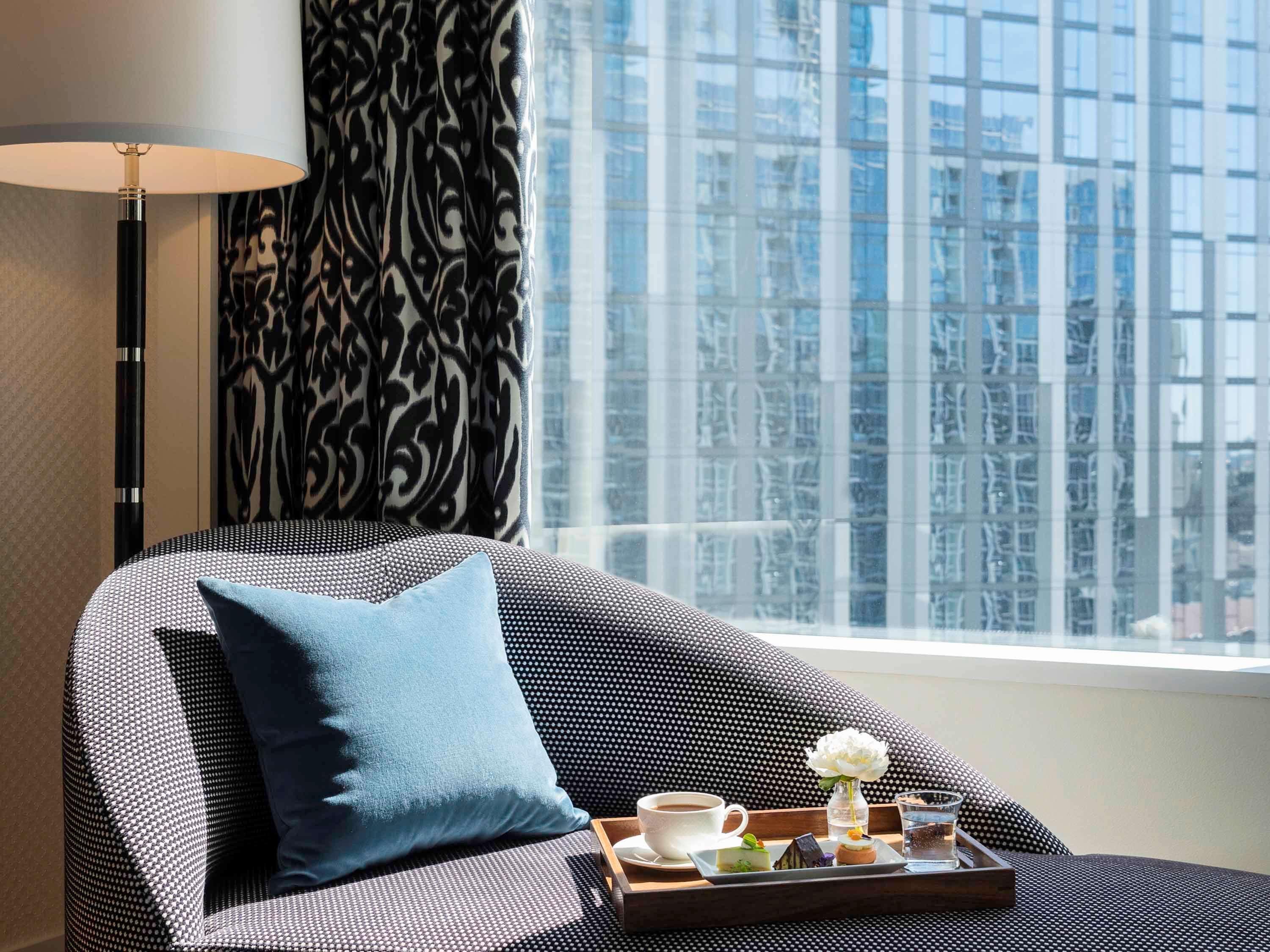 Hotel Sofitel Chicago Magnificent Mile Exteriér fotografie A room at the hotel