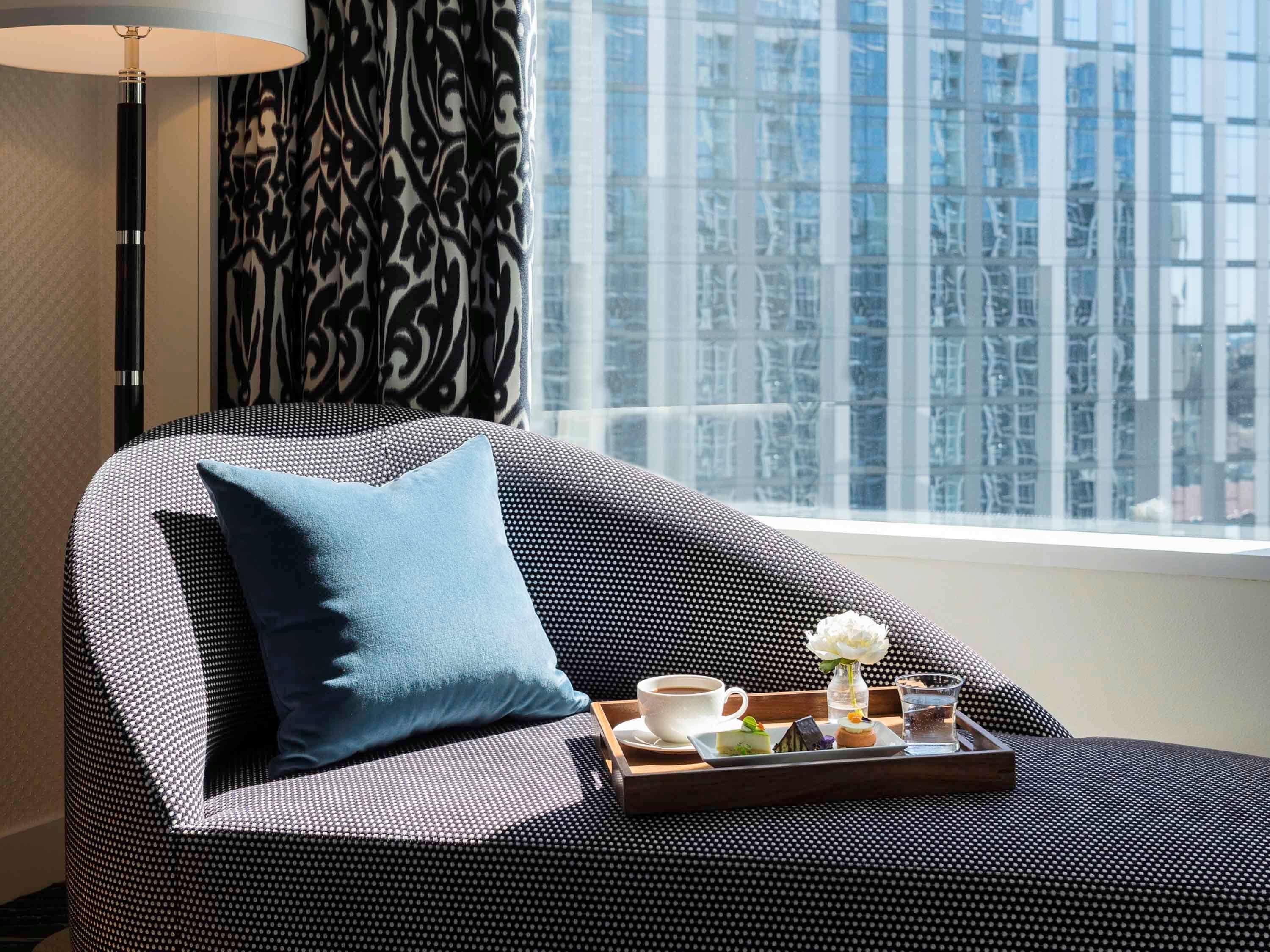 Hotel Sofitel Chicago Magnificent Mile Exteriér fotografie A room at the hotel