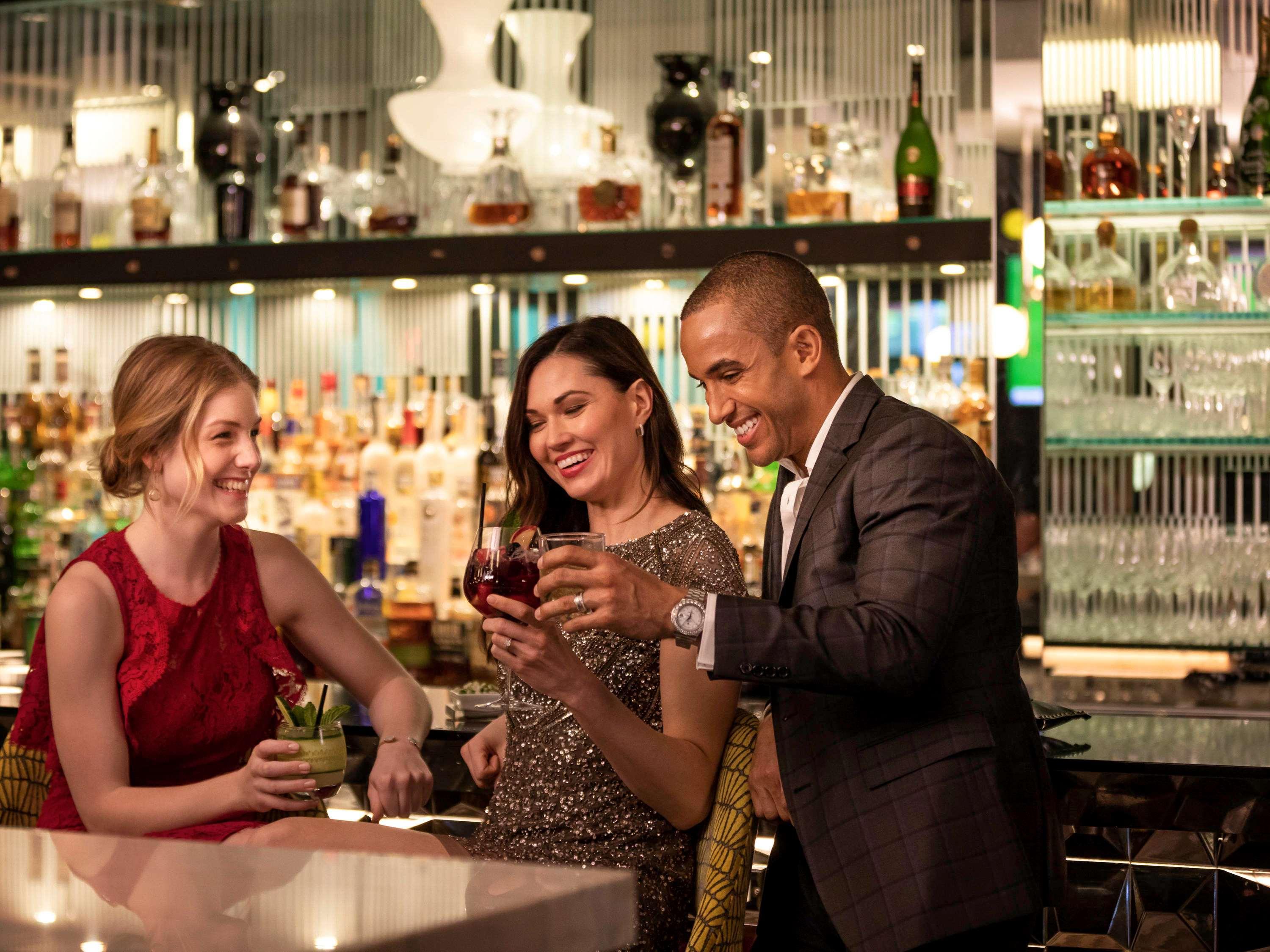 Hotel Sofitel Chicago Magnificent Mile Exteriér fotografie The bar at the Ritz-Carlton, Boston