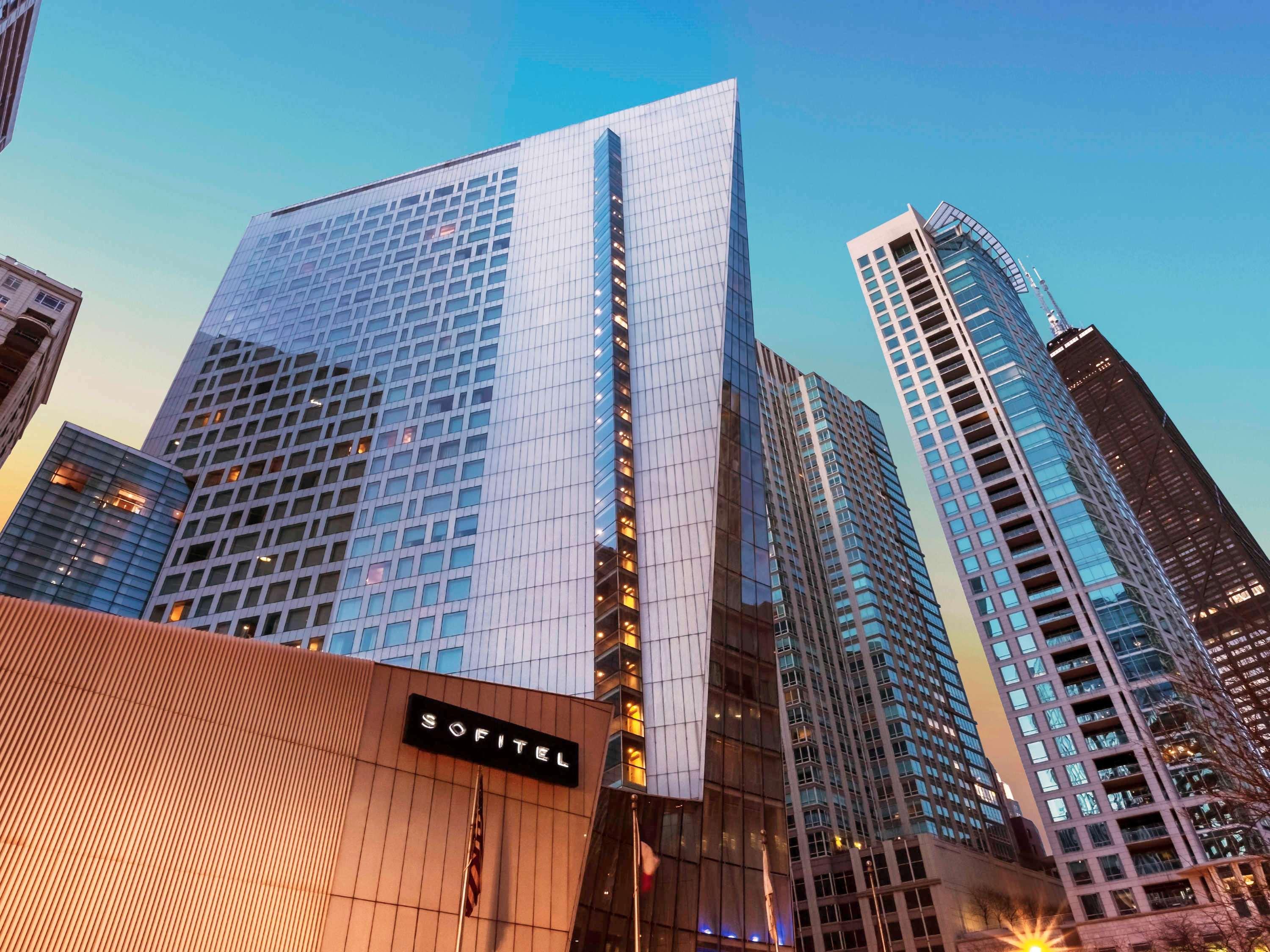 Hotel Sofitel Chicago Magnificent Mile Exteriér fotografie The Ritz-Carlton, Chicago