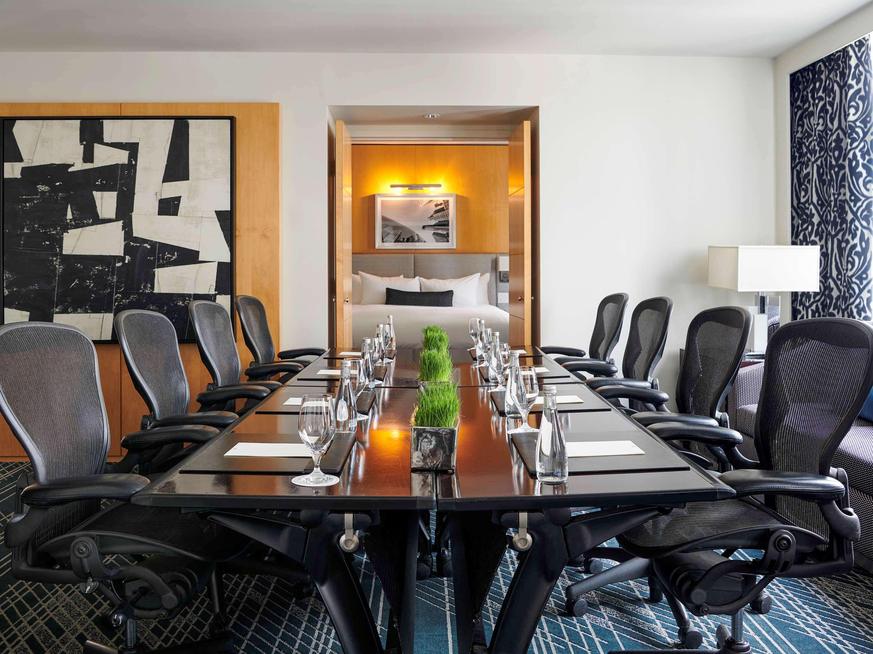 Hotel Sofitel Chicago Magnificent Mile Exteriér fotografie Boardroom at the Westin Palace, Madrid