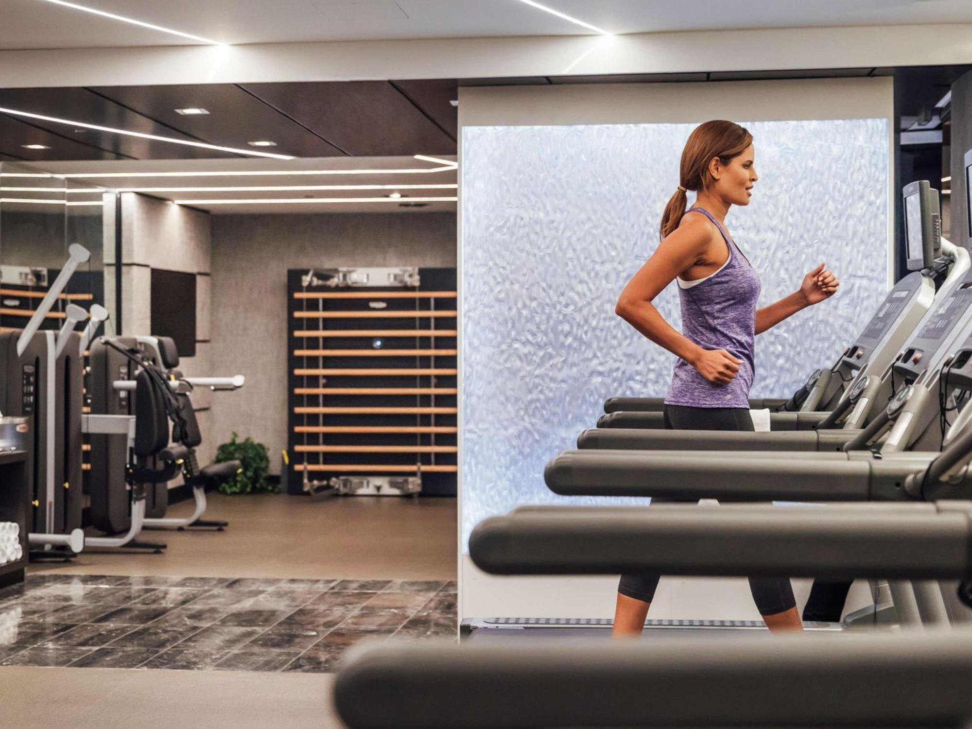 Hotel Sofitel Chicago Magnificent Mile Exteriér fotografie The Fitness Center at The Ritz-Carlton, Boston Common