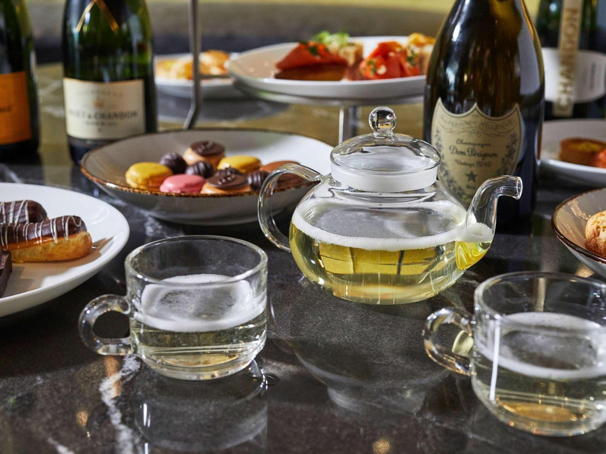 Hotel Sofitel Chicago Magnificent Mile Exteriér fotografie A glass teapot of white tea