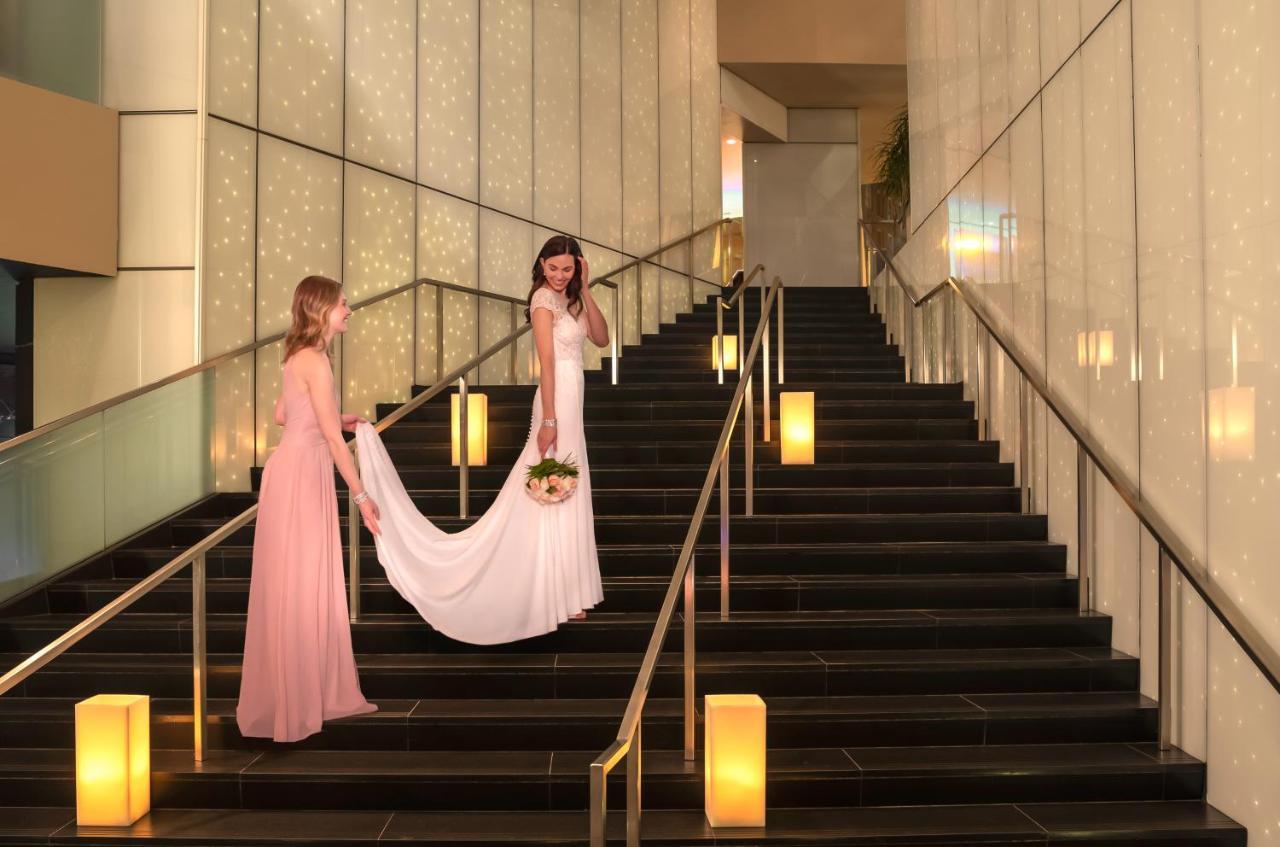 Hotel Sofitel Chicago Magnificent Mile Exteriér fotografie Wedding at the hotel